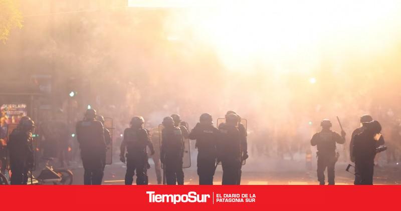 París amaneció con graves destrozos, un fallecido y más de 700 detenidos