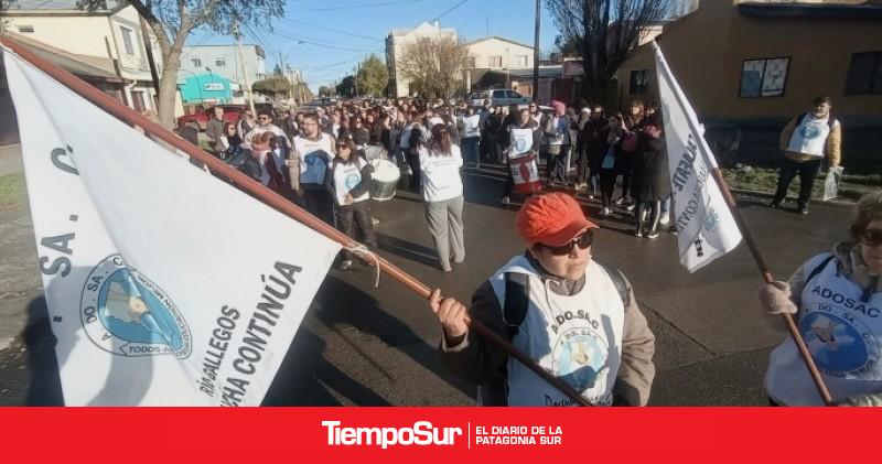 ADOSAC cumple 48 horas de paro tras descuentos masivos que dejaron sueldos en "cero"