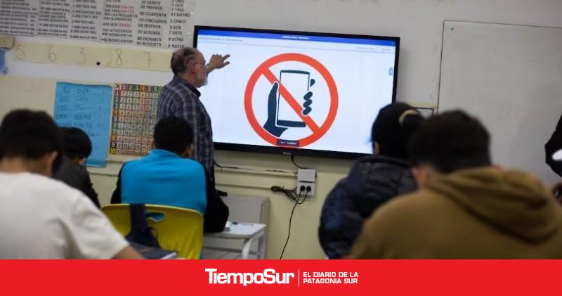 Chubut restringió el uso del celular en las escuelas