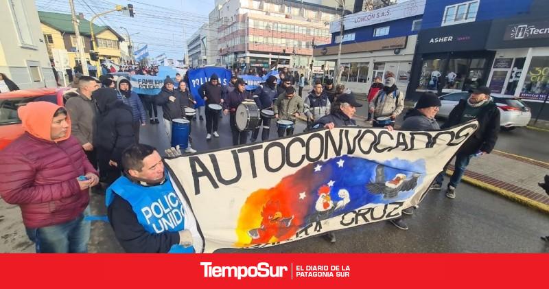 Policías y penitenciarios marcharon en Santa Cruz