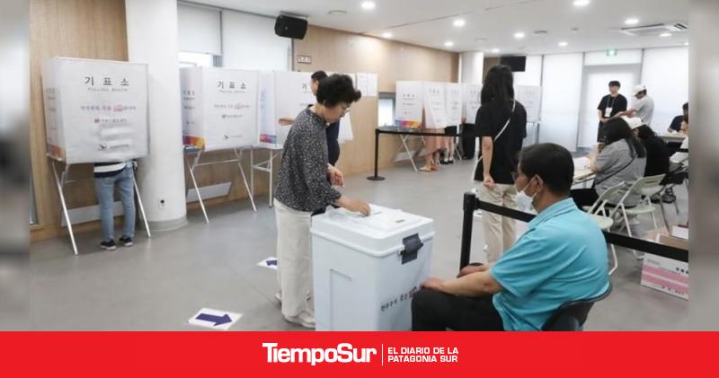 Más de 27 millones de electores votan por Fujimori o Sánchez