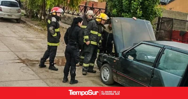 Bomberos asistieron de forma preventiva un vehículo
