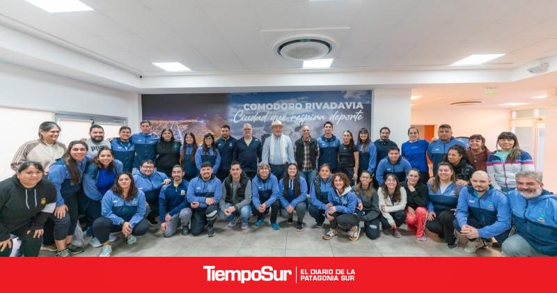 El intendente entregó equipamiento a las escuelas deportivas municipales