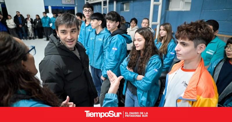 Torres recibió a los atletas chubutenses y destacó el rol formador del deporte