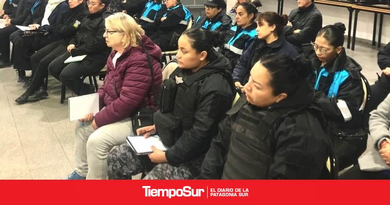 Capacitación digital y salud para policías en Madryn