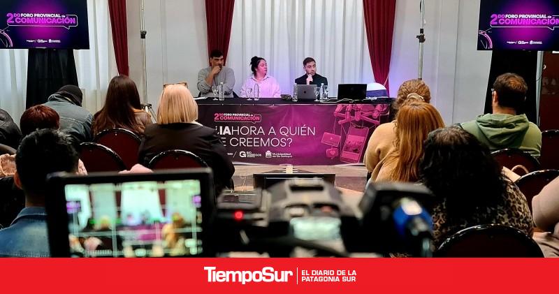 Periodistas y estudiantes debatieron sobre el futuro de la comunicación y la IA
