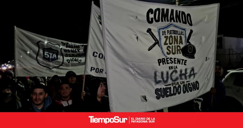 Multitudinaria marcha de la policía en la antesala de la reapertura de la mesa salarial