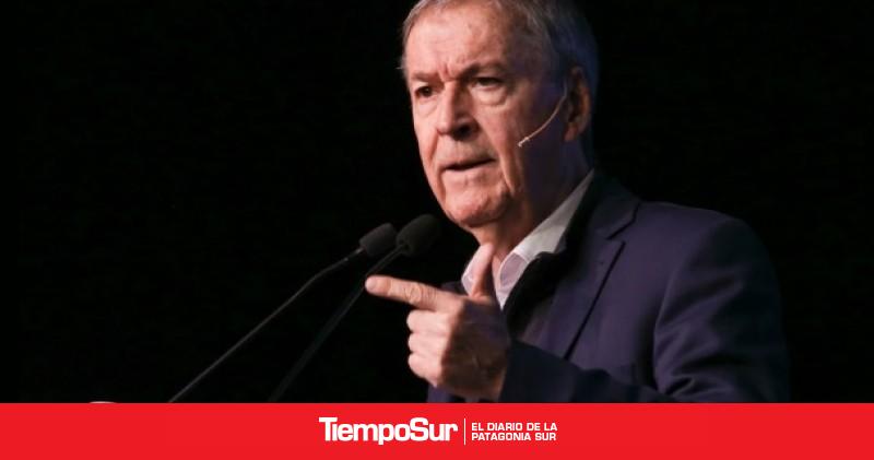 Juan Schiaretti pide la renuncia de Adorni como jefe de Gabinete