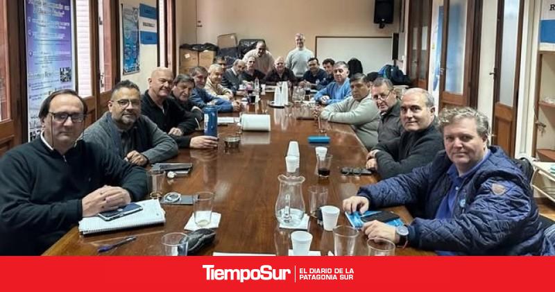 AMET reunió a los secretarios del país ante la generalizada crisis salarial