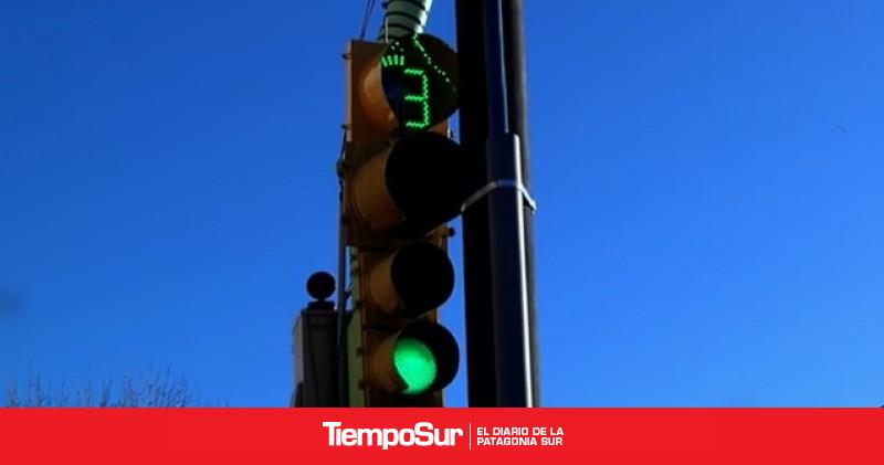 Cómo funciona el primer semáforo con inteligencia artificial de Argentina