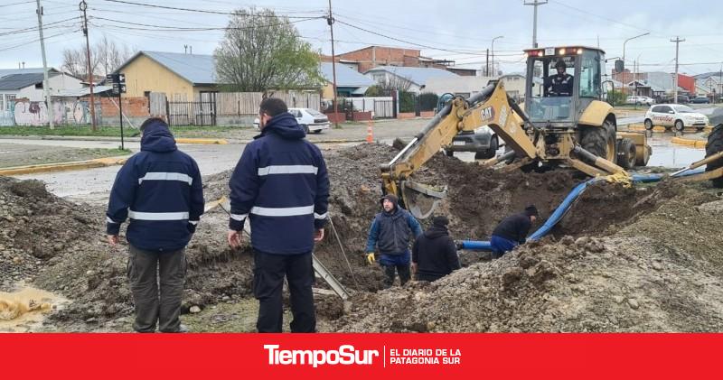 SPSE realiza tareas para restablecer el normal suministro de agua en barrios