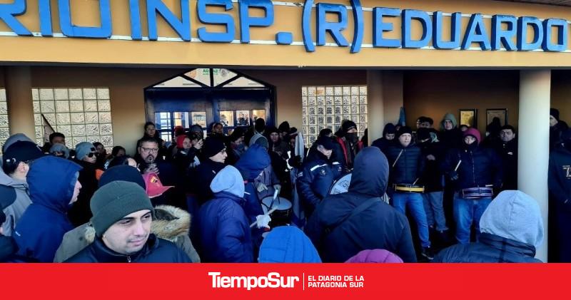 Policías y penitenciarios marchan esta noche en Río Gallegos tras el fracaso de las negociaciones