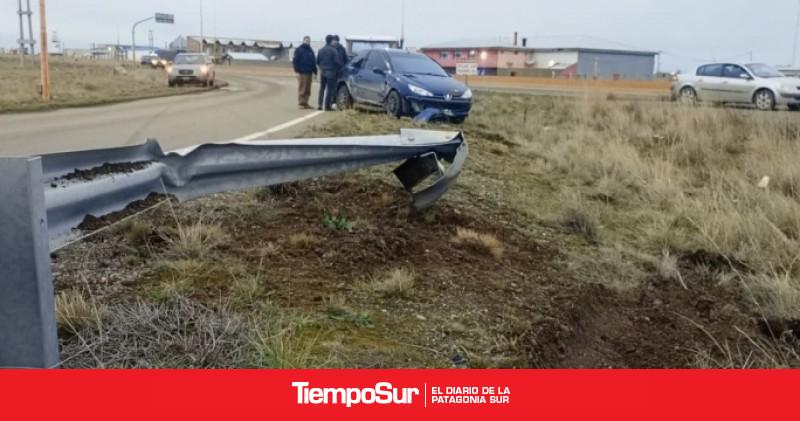 Un Peugeot 206 derrapó e impactó contra el guardarraíl en el ingreso al Aeropuerto de Río Gallegos