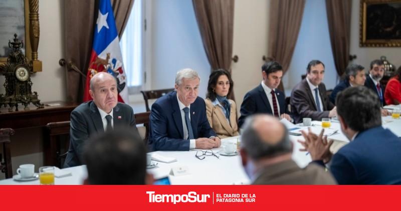 Gobernadores regionales abordan problemáticas en reunión con presidente Kast