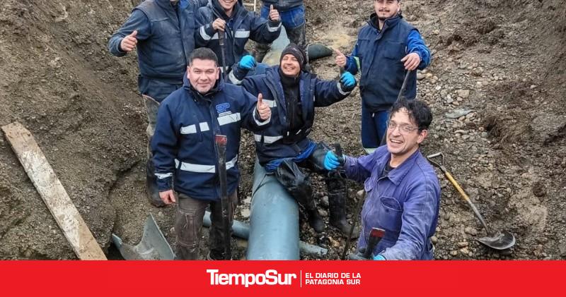 Se normalizó el servicio de agua potable en Ayres Argentinos y finalizó la reparación