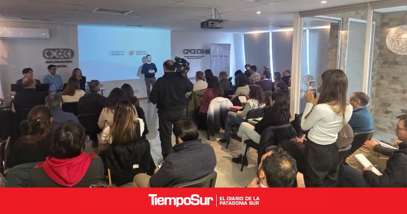 Provincia presentó en Esquel el sistema online para la conformación de sociedades