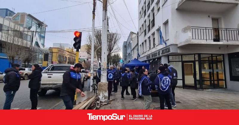 Judiciales paran y reclaman frente al Tribunal Superior de Justicia