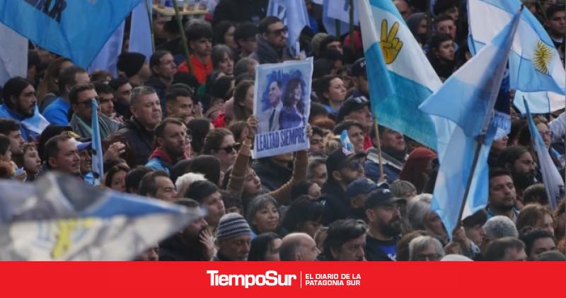 La militancia realizó un banderazo para exigir la liberación de Cristina
