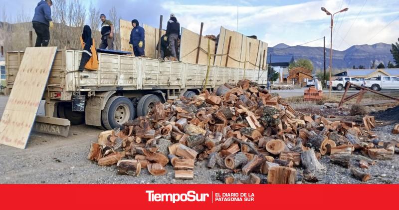 Desarrollo Social avanza con la entrega de leña en localidades del interior provincial