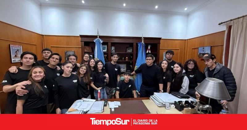 Claudio Vidal recibió al Ballet Amakai y respaldó su participación