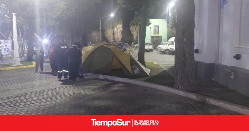 Policías autoconvocados mantendrán las carpas de protesta pese a las advertencias del Gobierno