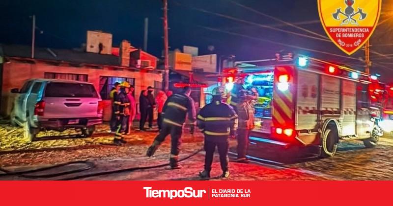 Bomberos controlaron un principio de incendio en una casa