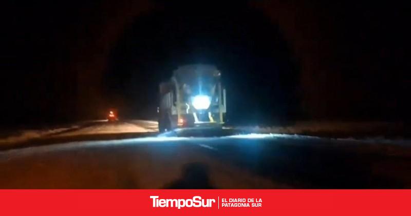 Vialidad Provincial realizó tareas de despeje de nieve y distribución de sal