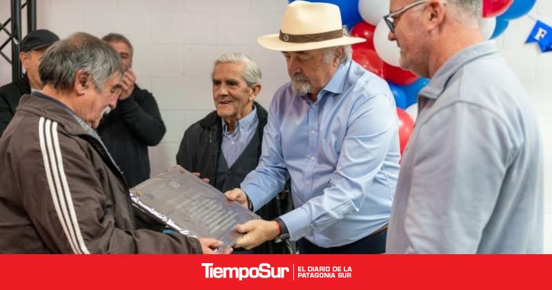 Othar acompañó la inauguración de la tienda y los nuevos vestuarios de USMA