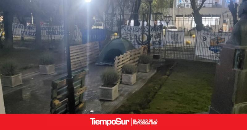 Fiscalía de Estado denunció a manifestantes por acampe en Casa de Gobierno