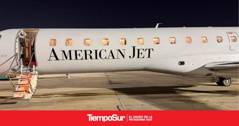 Histórica partida del primer vuelo comercial entre Perito Moreno y Buenos Aires