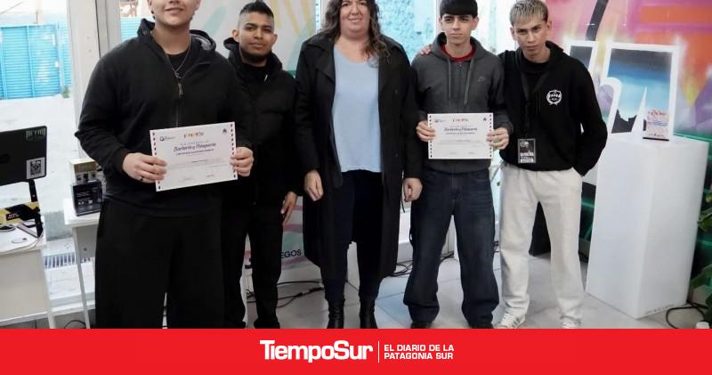 Más jóvenes se capacitaron en peluquería y barbería
