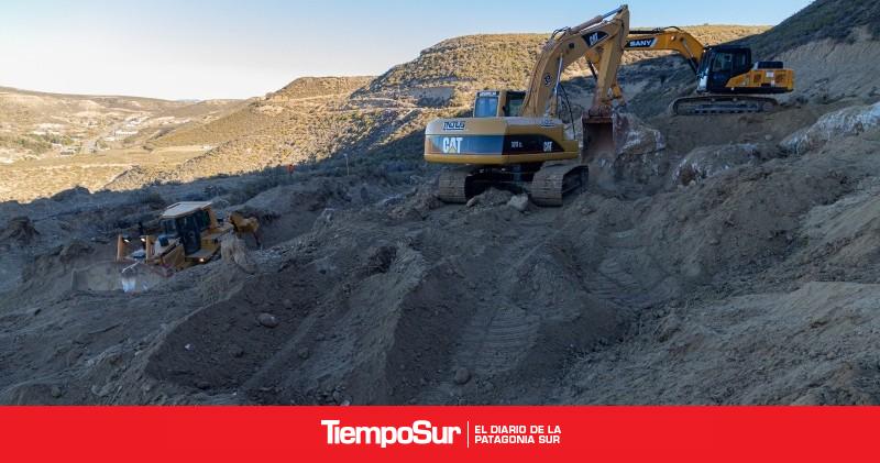Se intensifican los trabajos de movimiento de suelo en el cerro Hermitte