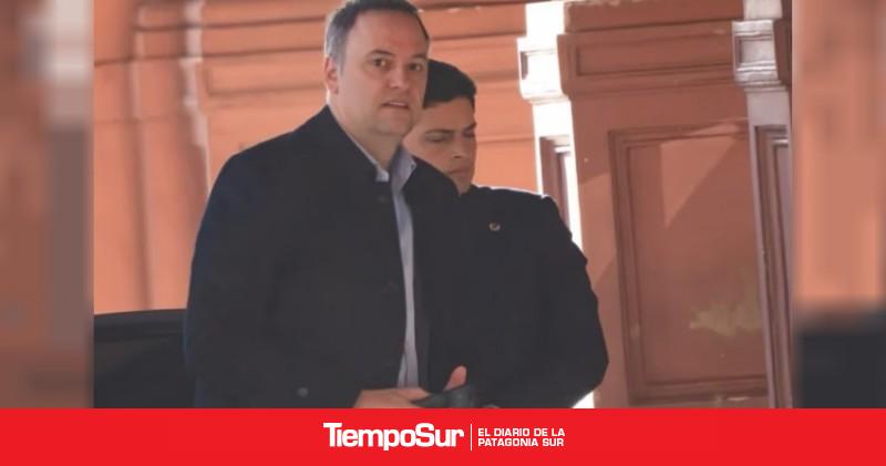 Tras renunciar a la jefatura de Gabinete, Adorni dejó el directorio de YPF