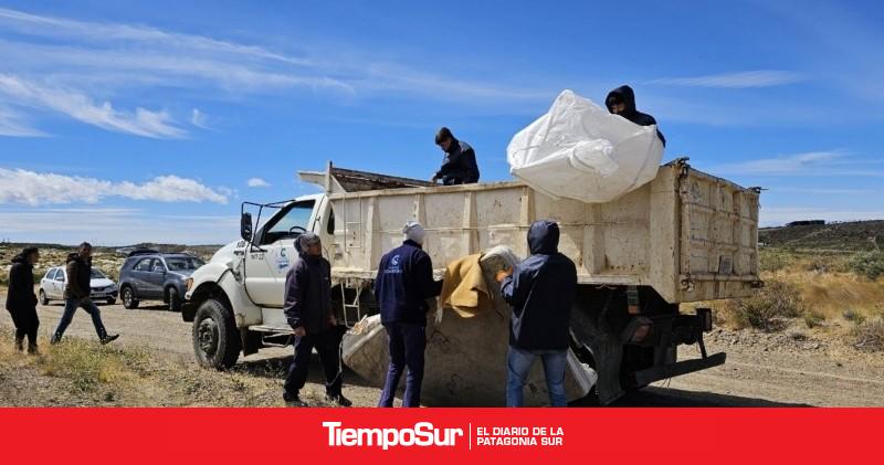 Los equipos de limpieza municipal recolectaron basura en playas y atractivos turísticos