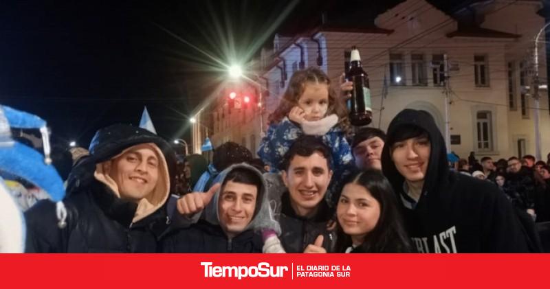 Río Gallegos fue una fiesta: hinchas festejaron en Kirchner y San Martín tras el triunfo de Argentina