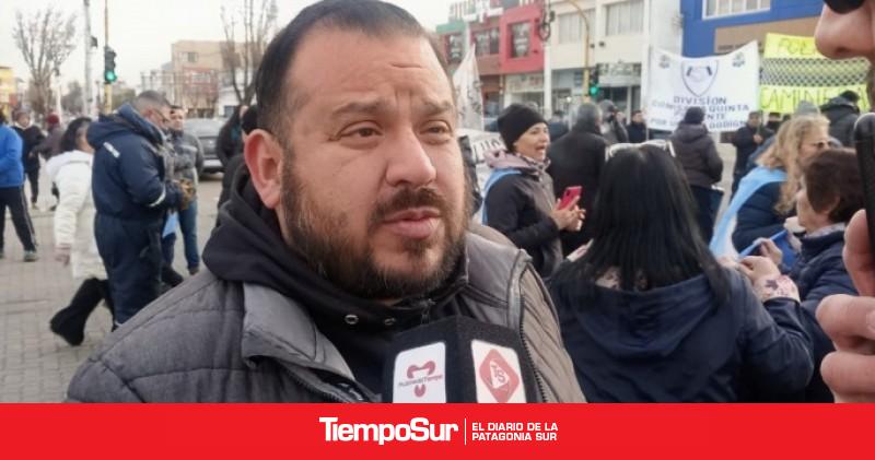 Policías autoconvocados dijeron presentes en el Izamiento