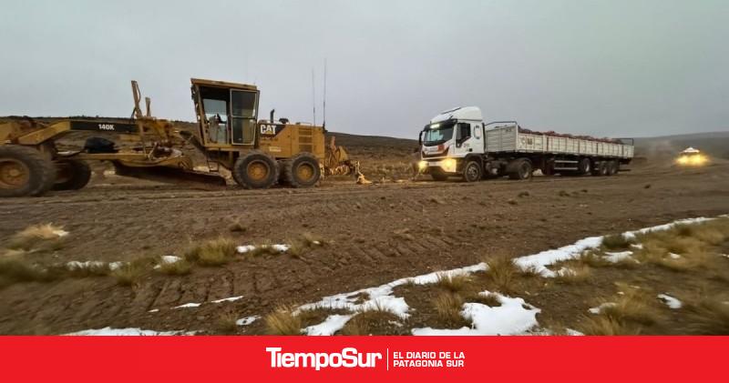Rutas complicadas: Vialidad Provincial auxilió a camiones varados en las rutas 281 y 47