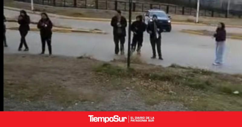 Escrache en El Calafate tras el regreso de un abusador que cumplió condena