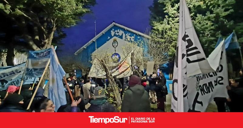 Policías autoconvocados protestaron frente a Comando de Patrullas y Jefatura