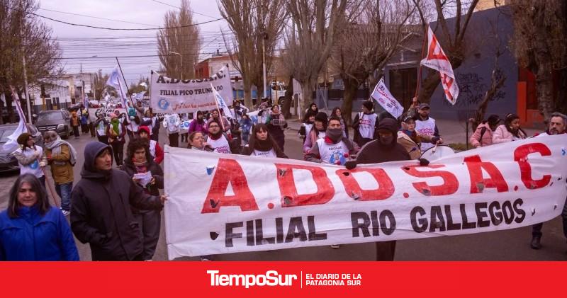 Este martes retomará la paritaria docente en medio del paro de ADOSAC