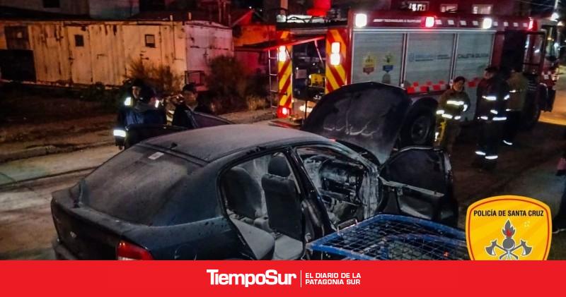 Propietario de un rodado sofoca incendio en su auto