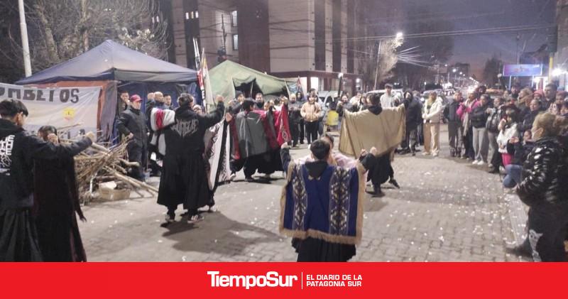 Gran peña en la "Carpa de la dignidad"