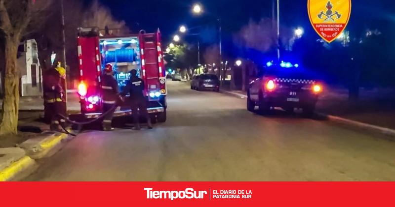 Las Heras: Bomberos extinguieron un incendio dentro de una vivienda