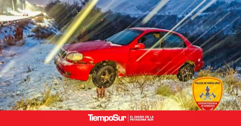 Mina Uno: rescataron un vehículo que quedó al borde de un barranco por la nieve