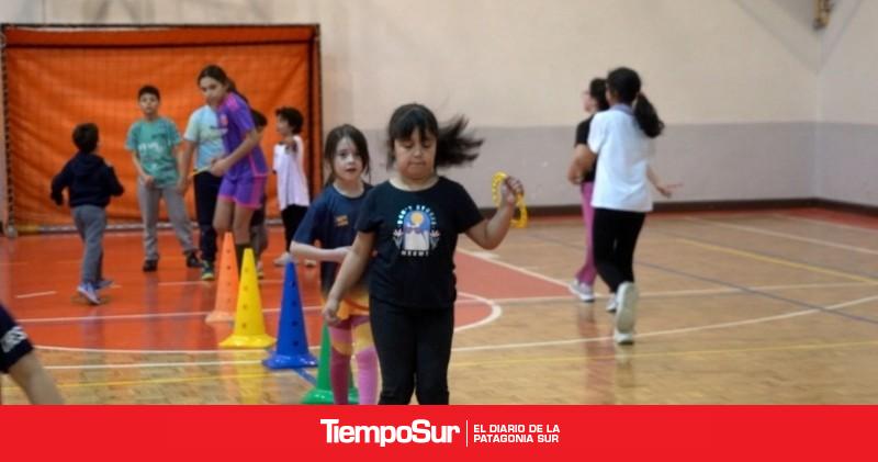 Cientos de niños y adolescentes participan de talleres municipales