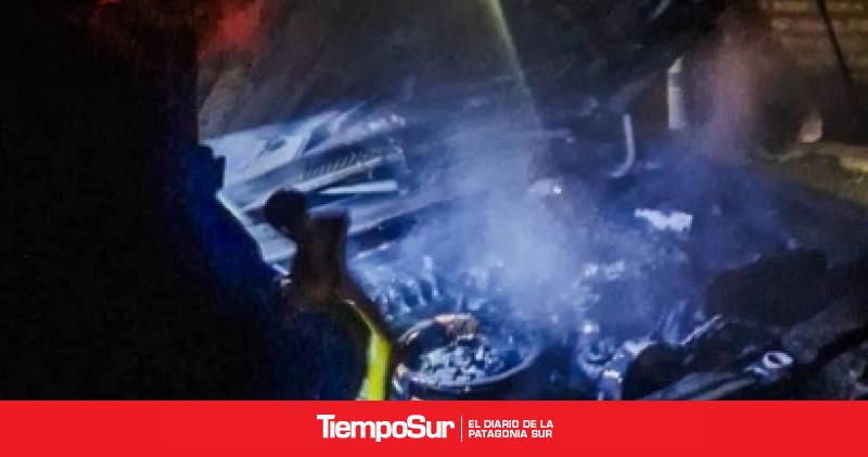 Perito Moreno: Bomberos extinguieron el incendio de un utilitario