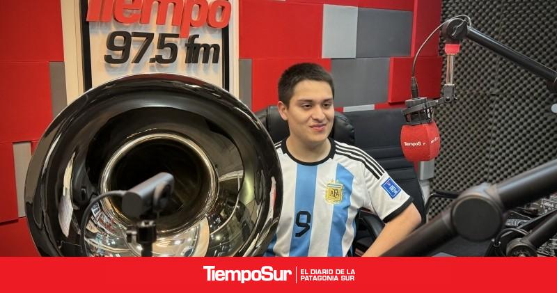 Música, pasión y la tuba mexicana que es furor en Río Gallegos