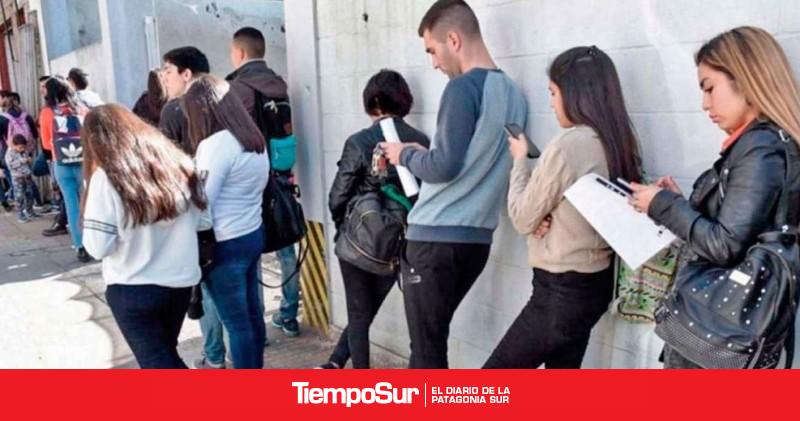 Menos asalariados y más monotributas el cambió del mercado laboral en el último año