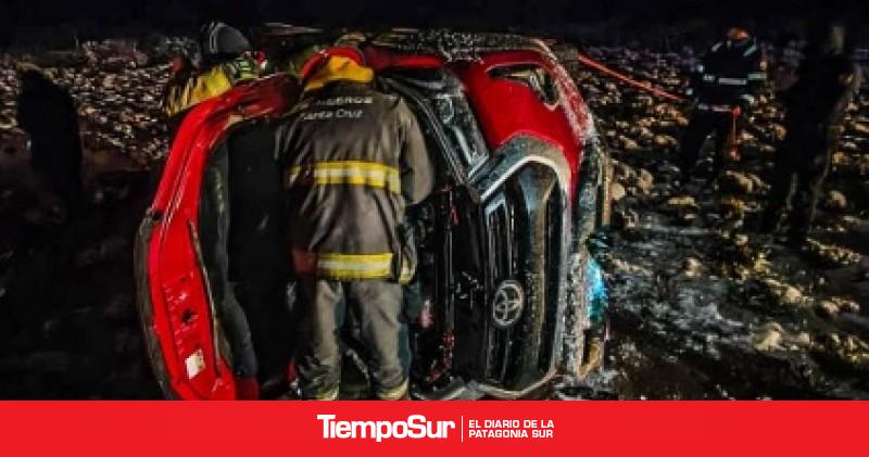Una camioneta volcó tras chocar con un automóvil en la Ruta 12