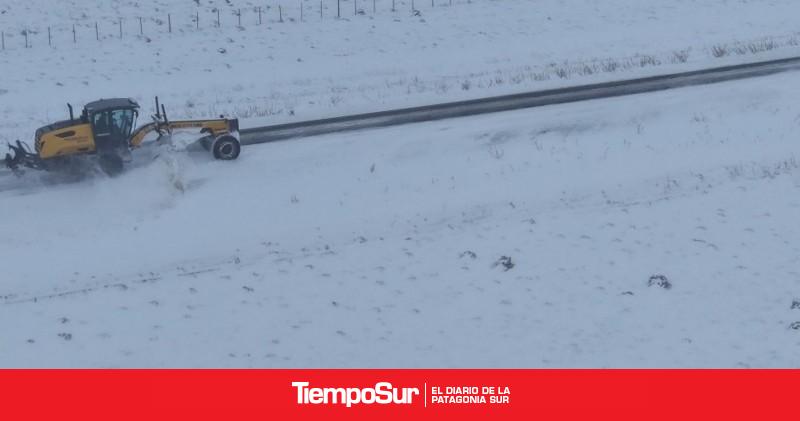 Vialidad Provincial intensifica el despeje de nieve sobre la Ruta Nacional N.º 40